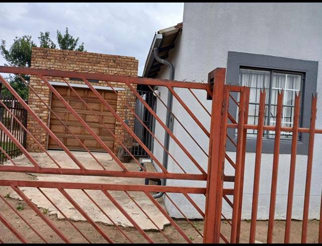 2 BEDROOM HOUSE FOR SALE IN MAGAGULA HEIGHTS